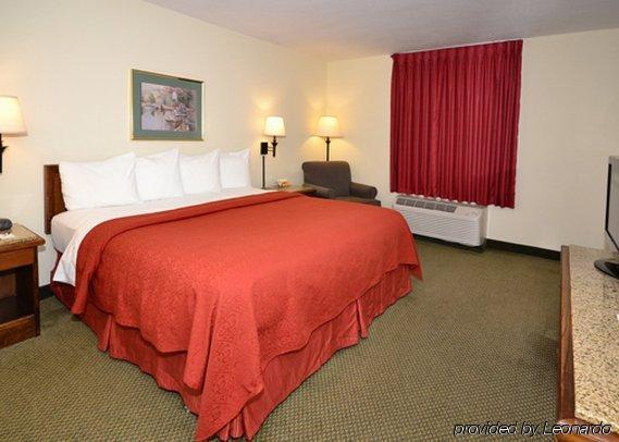 Quality Inn & Suites North Springfield Room photo