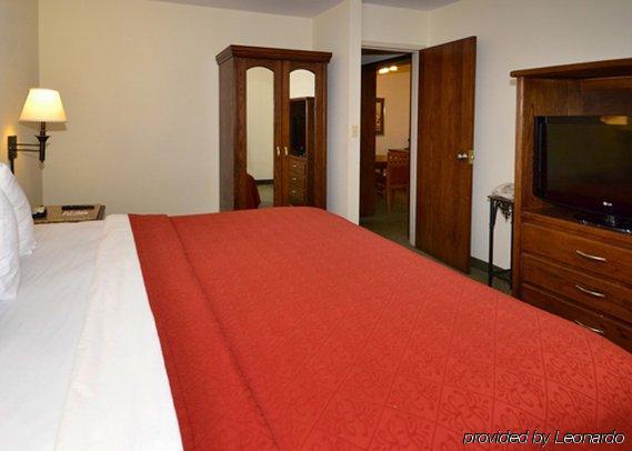 Quality Inn & Suites North Springfield Room photo