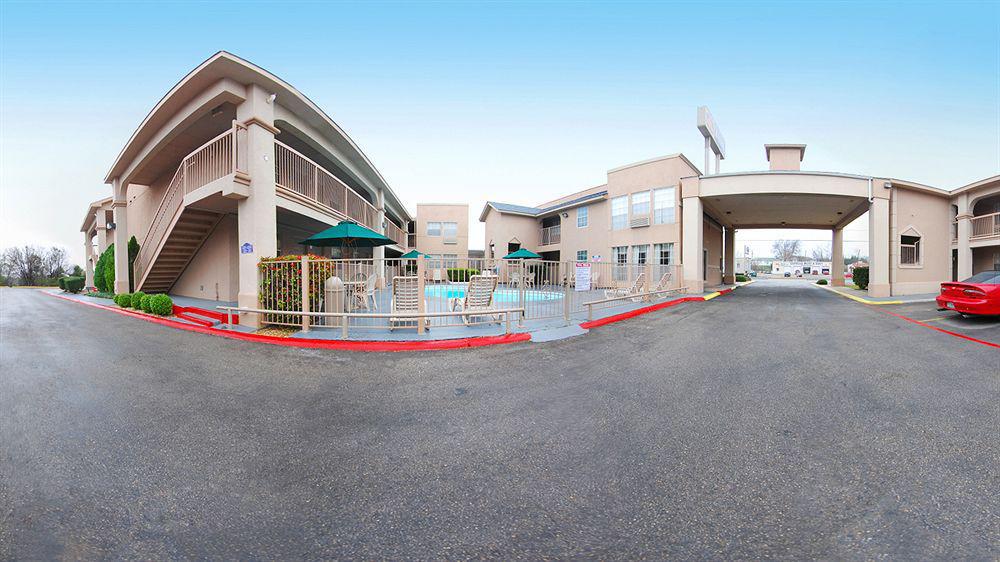 Quality Inn & Suites North Springfield Exterior photo
